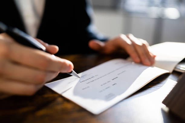 What to Know Before Choosing a Cheque Bounce Lawyer for Tis Hazari Court for Your Payment Dispute